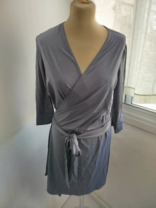 Vestido midi gris/morado talla M, asimétrico