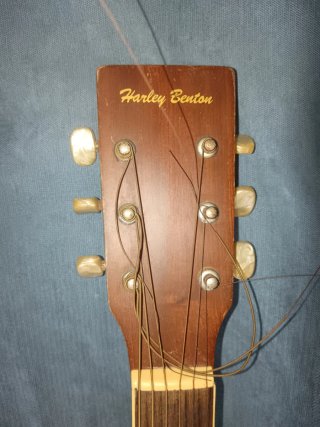 Guitarra Acústica Harley Benton HBCG45 + gancho