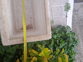 2 Jardineras de piedra con pie