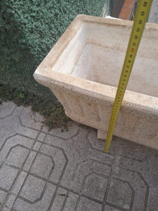 2 Jardineras de piedra con pie