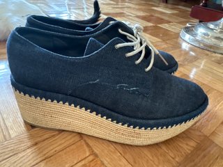 Zapatos cuña denim Stuart Weitzman usados una vez