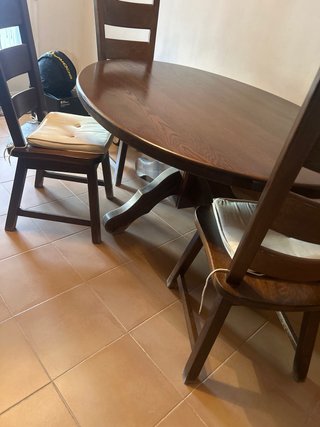 Mesa ovalada de roble con 4 sillas