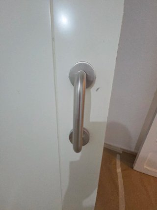 Puerta corredera blanca 82,5x203x3,5 cm + Tirador