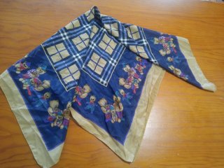 Pañuelo de seda vintage beige con ositos y cuadros