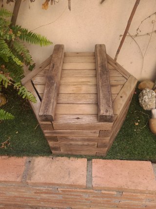 Macetero de madera hexagonal