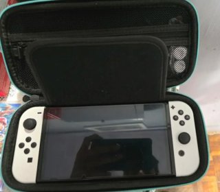 Nintendo Switch OLED Bianca in cambio di iPhone