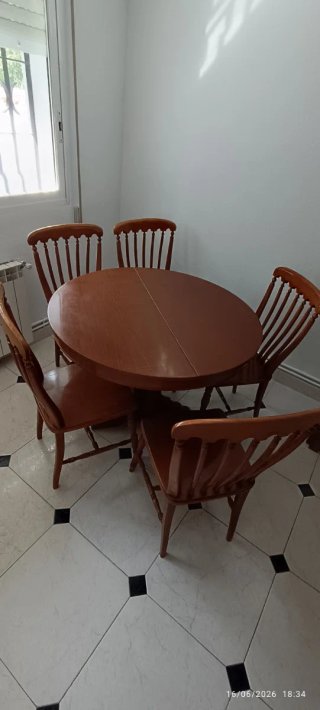 Mesa redonda madera y 5 sillas