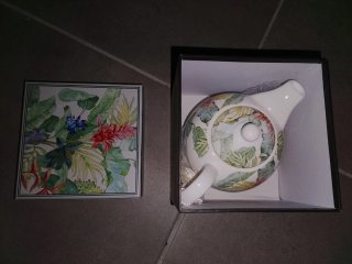 Tetera de porcelana sin estrenar en caja