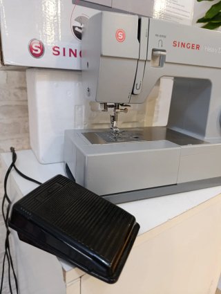 Máquina de Coser Singer Heavy Duty 4423