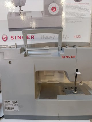 Máquina de Coser Singer Heavy Duty 4423