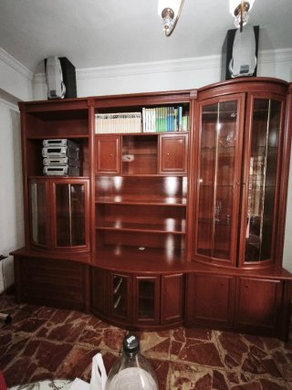 Mueble de salón madera y cristal