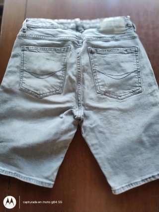 Shorts vaqueros grises desgastados