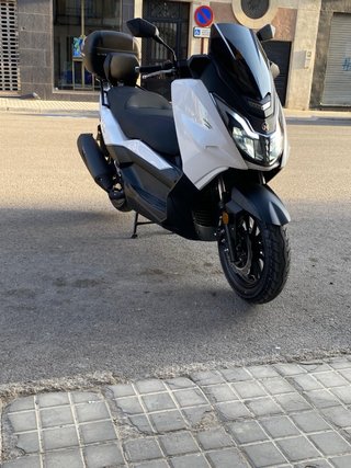 Moto Scooter Mitt GTS 125