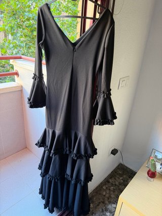 Vestido Flamenco Sevillana Negro con Mantón Rosa