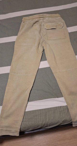 Pantalón cargo beige chico