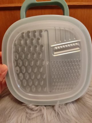 Rallador con recipiente y 2 peladores