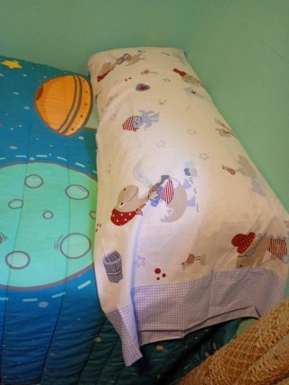 Ropa de cama infantil espacial totalmente nueva,