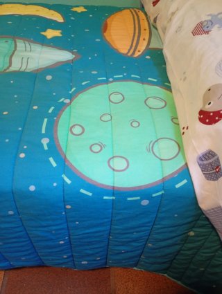Ropa de cama infantil espacial totalmente nueva,