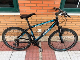 Bicicleta de Montaña Azul y Negra