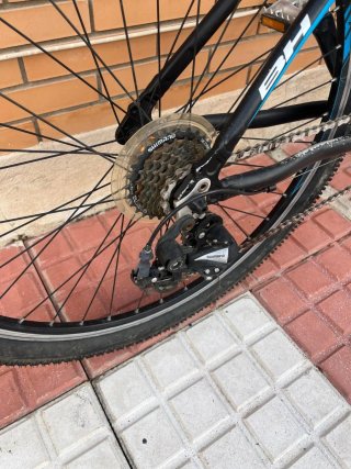 Bicicleta de Montaña Azul y Negra