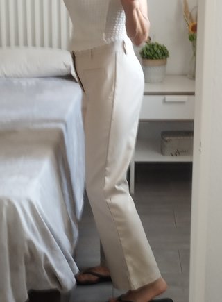 Pantalón crema t.36 Stradivarius