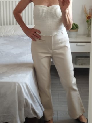 Pantalón crema t.36 Stradivarius
