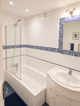 **EXCLUSIVA VIVIENDA EN PRIMERA LÍNEA DE PLAYA EN