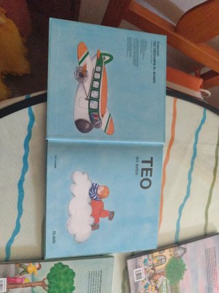 Teo y los deportes, en avión y sus amigos.