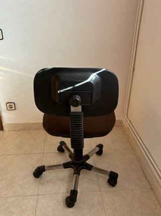 Silla de oficina móvil con ruedas