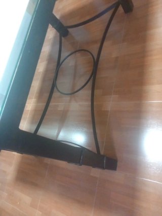 Mesa de forja con sobre de cristal