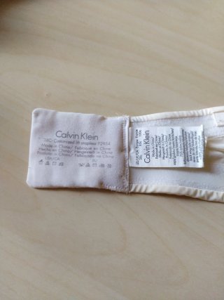 Sujetador Calvin Klein sin tirantes beige