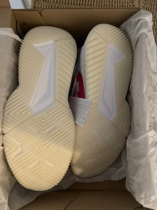 Zapatillas de pádel negras y blancas