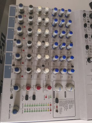 Mesa de Mezclas Alto L-8 Digital Effects