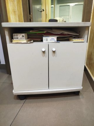 Mueble auxiliar oficina metal/plástico