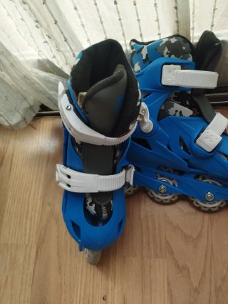 Patines infantiles ajustables. Talla 27 30