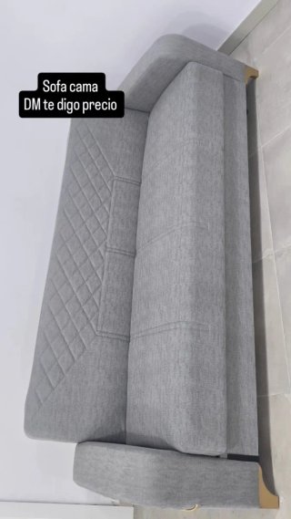 Sofá Cama Gris con Detalles Dorados