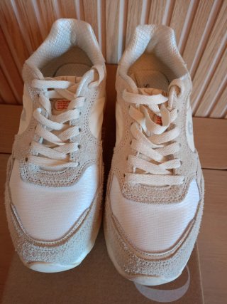 Zapatillas Scalpers Beige y Blancas