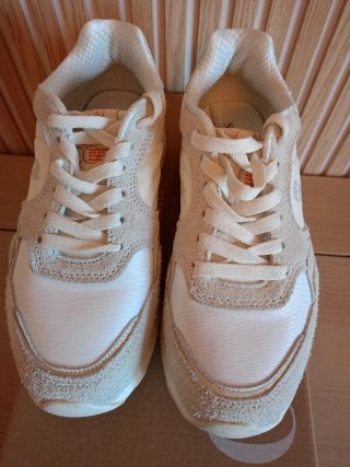 Zapatillas Scalpers Beige y Blancas