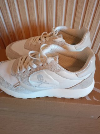 Zapatillas Scalpers Beige y Blancas