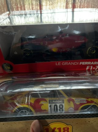 Lotto 2 modellini auto 1:18 Ferrari e Porsche