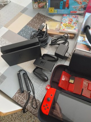 Nintendo Switch + Giochi e Accessori