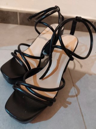 Zapatos de fiesta negros con plataforma