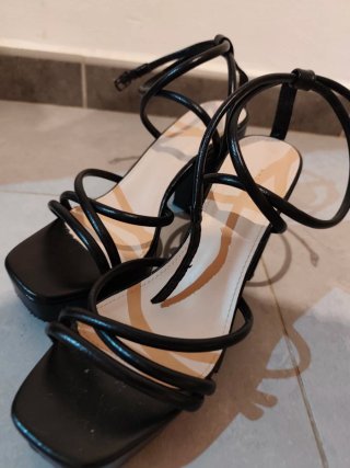 Zapatos de fiesta negros con plataforma