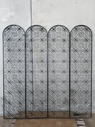 Biombo de forja de estilo marroquí.