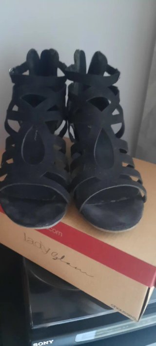 Sandalias de cuña negras Lady Glam