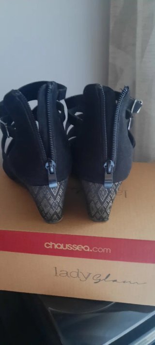 Sandalias de cuña negras Lady Glam