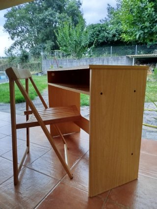 Escritorio y silla plegable a juego