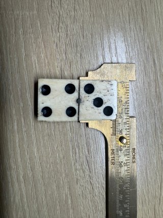 Dominó antiguo de hueso con caja