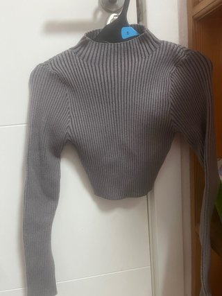 Camiseta gris de cuello alto talla S