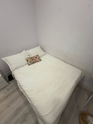 Cama con colchón y somier